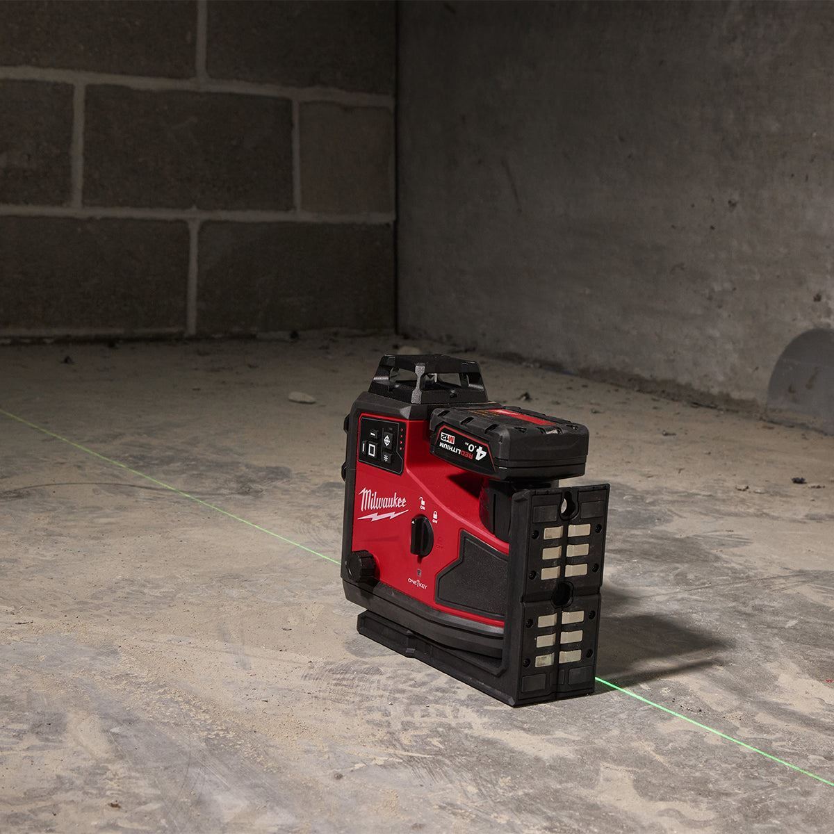 Milwaukee M12A3PLO-0C 12V M12 Green Auto Alignment 360° 3 Plane Laser with 1 x 2.5Ah Battery Charger Case & Laser Tripod