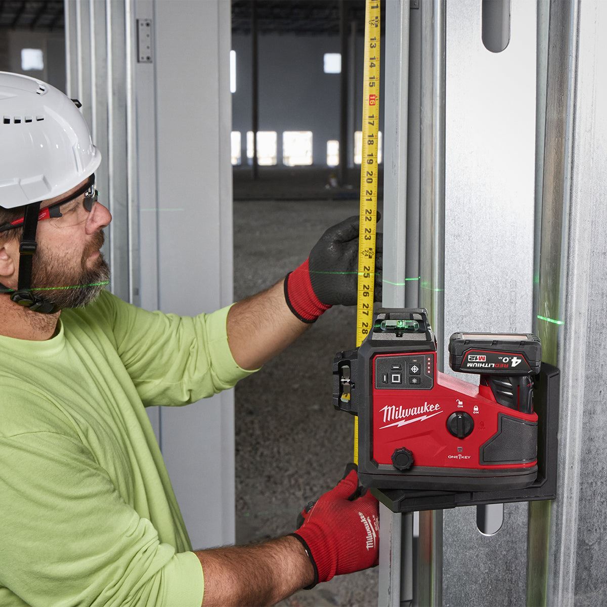 Milwaukee M12A3PLO-0C 12V M12 Green Auto Alignment 360° 3 Plane Laser with 1 x 3.0Ah Battery Charger Case & Laser Tripod